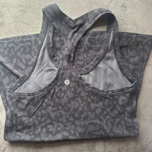 Like new Sz 6 lululemon align tank top